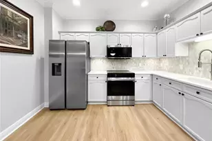 254 Valencia Cir, Saint Petersburg, FL 33716 - Photo 8