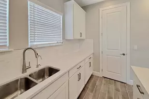 11019 Devonbridge Dr, Palmetto, FL 34221 - Photo 4