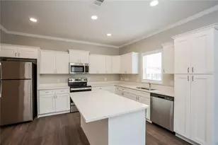 1311 28th St S, Saint Petersburg, FL 33712 - Photo 4