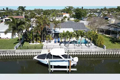1472 47th Avenue NE, Saint Petersburg, FL 33703 - Photo 1