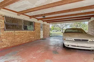 3700 Dana Shores Dr, Tampa, FL 33634 - Photo 14