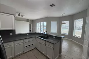 2829 Middleton Cir, Kissimmee, FL 34743 - Photo 4