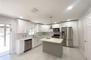 8286 Settlers Creek Loop, Lakeland, FL 33810 - Photo 2