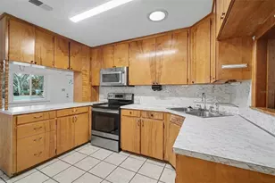 803 Carol Ct, Tavares, FL 32778 - Photo 16