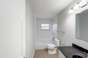 8318 Chenille Dr, Orlando, FL 32818 - Photo 10