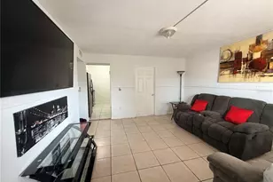 738 Ridenhour Cir, Orlando, FL 32809 - Photo 2