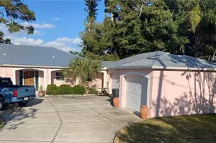 719 58th St NW, Bradenton, FL 34209 - Photo 1