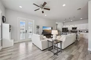 135 E Crystal Lake St, Orlando, FL 32806 - Photo 2