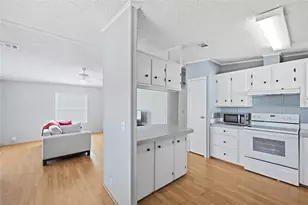 25323 Casa Del Lago Ln, Leesburg, FL 34748 - Photo 4