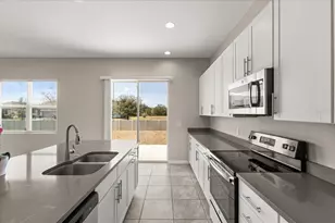 5329 Jubiloso Dr, Saint Cloud, FL 34771 - Photo 2