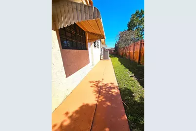 1561 NW 77th Way, Pembroke Pines, FL 33024 - Photo 28