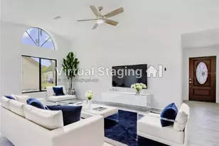 3540 65th Ave Cir E, Sarasota, FL 34243 - Photo 4