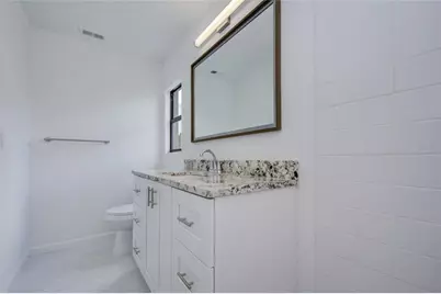 3540 65th Avenue Circle E, Sarasota, FL 34243 - Photo 18