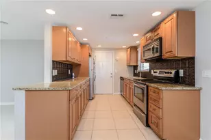 2652 White Sands Dr, Sarasota, FL 34231 - Photo 6
