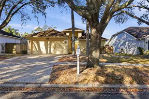 16502 Lake Heather Dr, Tampa, FL 33618 - Photo 2