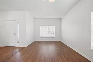 12122 Fern Blossom Dr, Gibsonton, FL 33534 - Photo 2