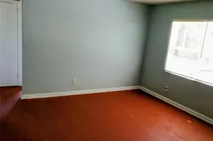 2534 19th St S, Saint Petersburg, FL 33712 - Photo 4