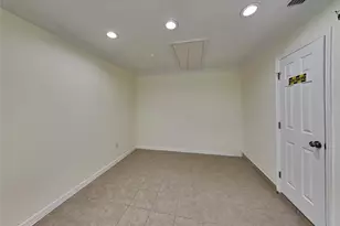 465 Oak Dr, Tavares, FL 32778 - Photo 10