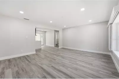 3223 1st Avenue W, Bradenton, FL 34205 - Photo 8