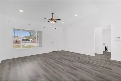 549 Malauka Radial, Ocklawaha, FL 32179 - Photo 4