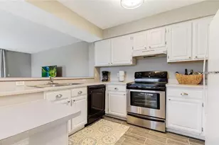 13953 Fairway Island Dr, Orlando, FL 32837 - Photo 2