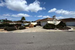 413 Calzada Ct, Lady Lake, FL 32159 - Photo 2