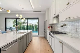 2415 Laura Pl, Orlando, FL 32803 - Photo 10