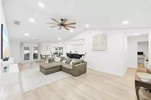 2285 Fox Wood Ct, Saint Cloud, FL 34771 - Photo 2