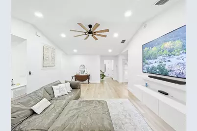 2285 Fox Wood Court, Saint Cloud, FL 34771 - Photo 4