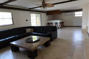 3713 Benson Ave N, Saint Petersburg, FL 33713 - Photo 2