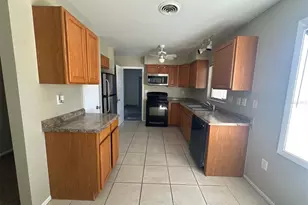 525 Glen Oak Rd, Venice, FL 34293 - Photo 2