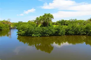 1630 Royal Palm Dr S, Saint Petersburg, FL 33707 - Photo 6