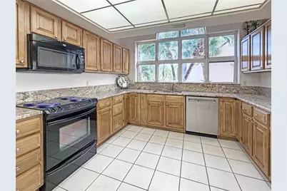 1630 Royal Palm Drive S #A, Saint Petersburg, FL 33707 - Photo 10