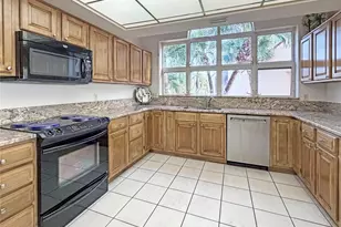 1630 Royal Palm Dr S, Saint Petersburg, FL 33707 - Photo 10