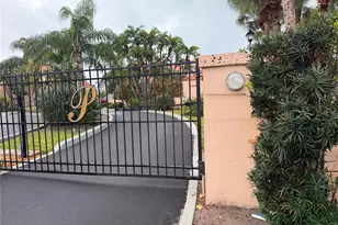 1630 Royal Palm Dr S, Saint Petersburg, FL 33707 - Photo 2