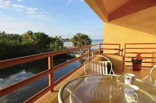 1630 Royal Palm Dr S, Saint Petersburg, FL 33707 - Photo 4
