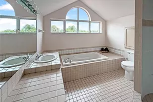 1630 Royal Palm Dr S, Saint Petersburg, FL 33707 - Photo 32