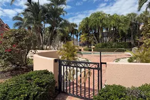 1630 Royal Palm Dr S, Saint Petersburg, FL 33707 - Photo 2