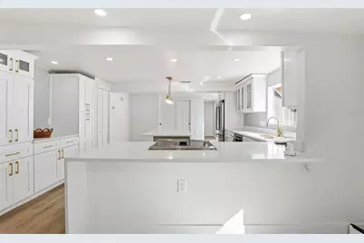 301 81st Avenue NE, Saint Petersburg, FL 33702 - Photo 10