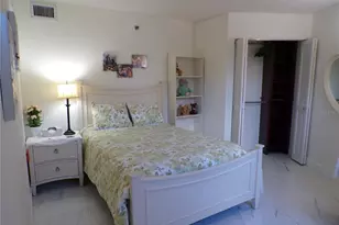 1000 St Charles Pl, Pembroke Pines, FL 33026 - Photo 28