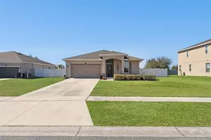 37027 Scenic Bluff Dr, Grand Island, FL 32735 - Photo 2