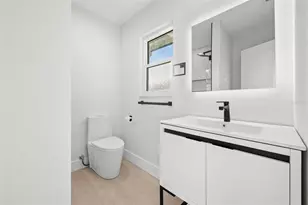 105 12th St SW, Ruskin, FL 33570 - Photo 8