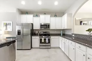 4201 Oakview Dr, Davenport, FL 33837 - Photo 12