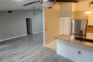 4075 Shoreside Cir, Tampa, FL 33624 - Photo 10