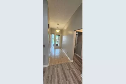 4075 Shoreside Circle, Tampa, FL 33624 - Photo 4