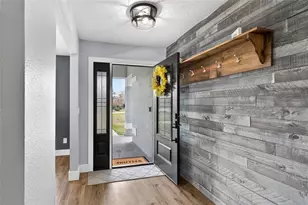 36403 Barrington Dr, Eustis, FL 32736 - Photo 2