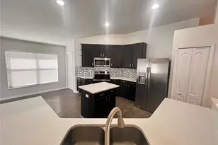 3930 Lakeside Reserve Ln, Orlando, FL 32810 - Photo 4