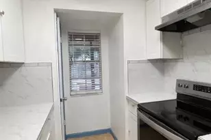 2929 W Oak Ridge Rd, Orlando, FL 32809 - Photo 4