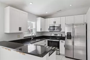 3861 Bentford Ct, Orlando, FL 32817 - Photo 4