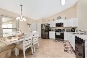 538 Lakeview Ct, Kissimmee, FL 34759 - Photo 4